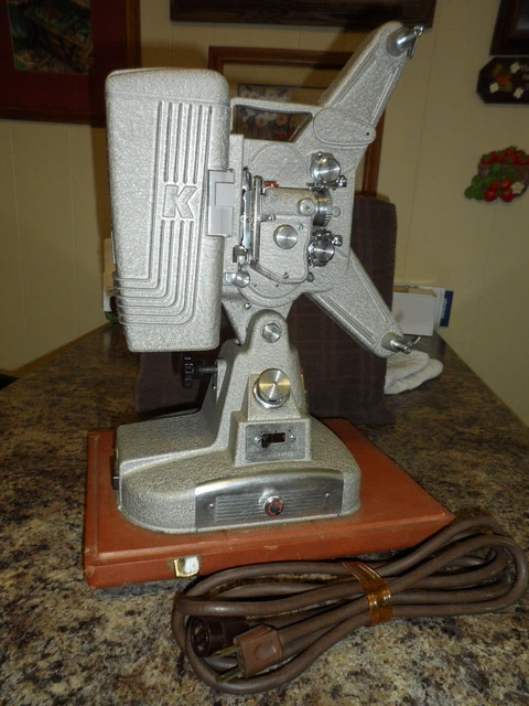 VINTAGE KEYSTONE MODEL 109D 8MM MOVIE PROJECTOR WITH CASE Working
