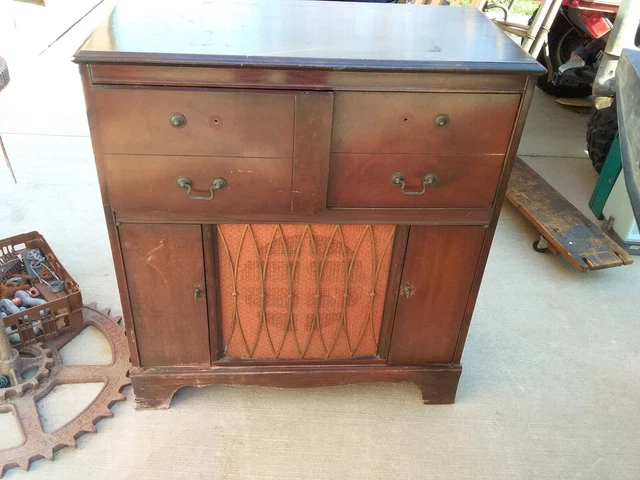 Antique tube radio Bendix Model 95M9U Phonograph Parts of Repair make offer Antique tube radio Bendix Model 95M9U Phonograph Parts of Repair make offer