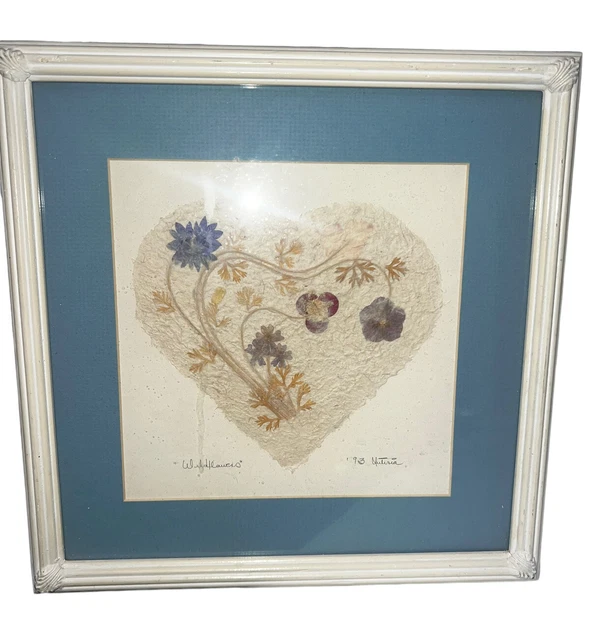 Vintage Años 90 FIRMADO Arte Seco Flores Prensadas Hoja Collage Marco de Madera Corazón