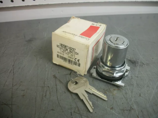 Cutler-Hammer 3-Position Maintained Key Operated Selector Switch 10250T16237 Nib