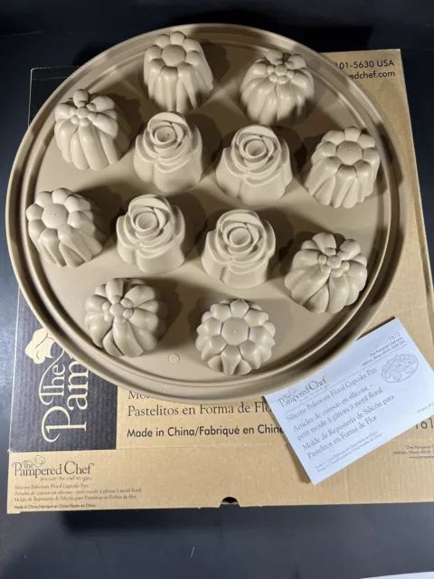 NEW The Pampered Chef Silicone Floral Cupcake Pan #1613 NIB Cupcakes