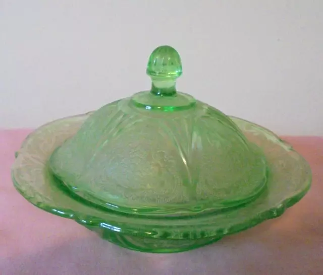 Retro Green Glass Lidded Powder / Trinket Dressing Table Pot