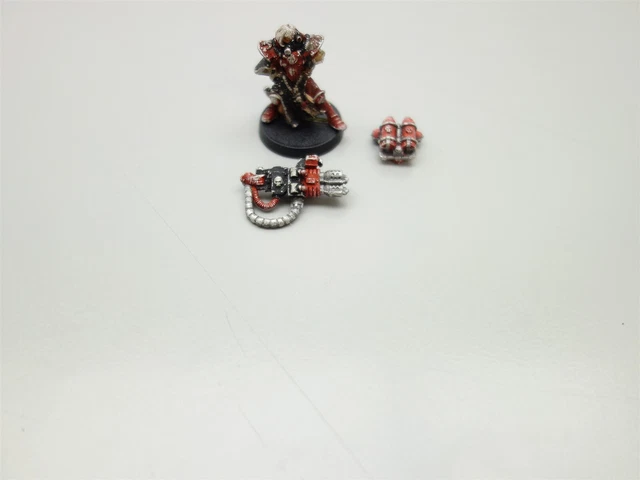 Warhammer 40k Adepta Sororitas: Sister of Battle w/ Heavy Flamer (oop metal)