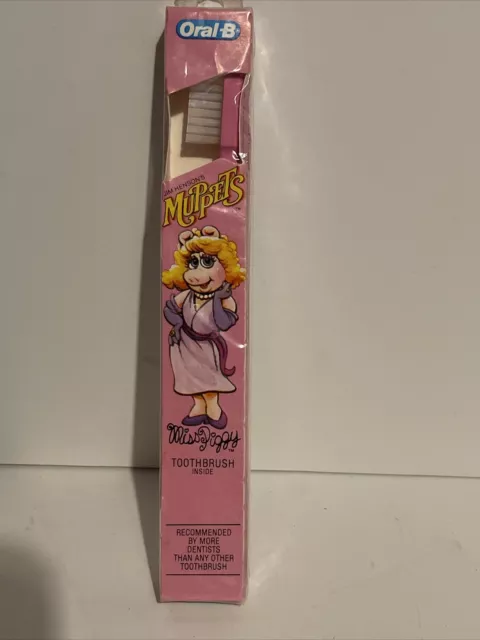 1984 Vintage (Oral-B) "MUPPETS" (MISS PIGGY) Toothbrush, NEW! SEALED! RARE!