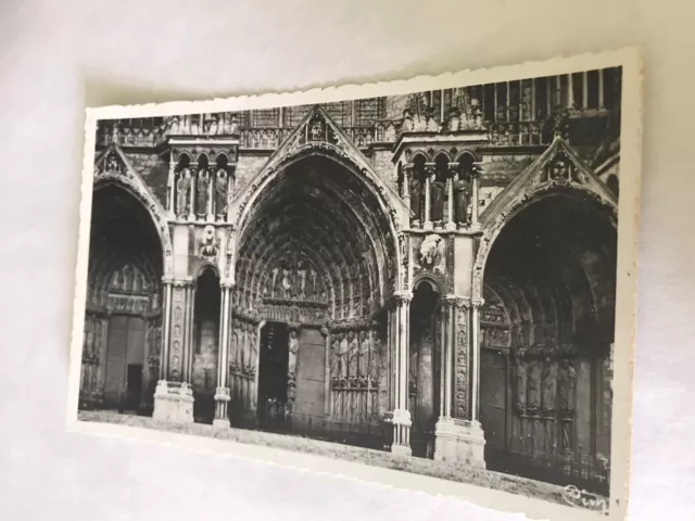 Chartres.  la Cathedrale  Le Portail sud.  France.  Vintage Postcard