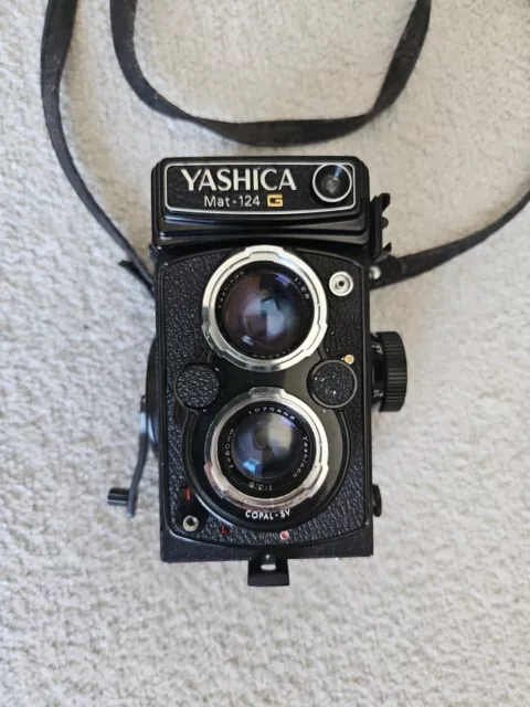 Yashica Mat-124 G Medium Format TLR Film Camera for Parts or Repairs Vintage