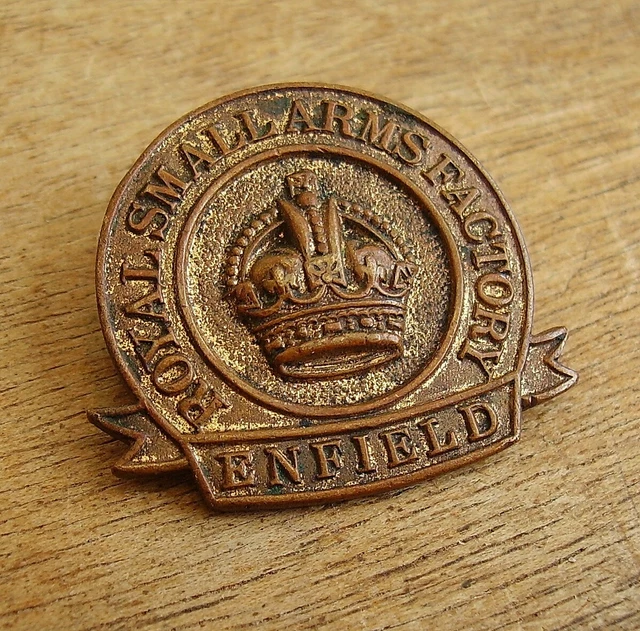 WW1/WW2 RSAF ENFIELD Rifle Royal Small Arms Factory Early Lapel Badge