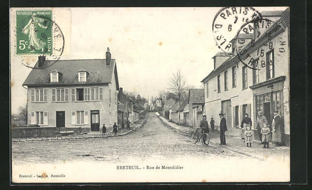 CPA Breteuil, Rue de Montdidier, inhabitants on the street 1915