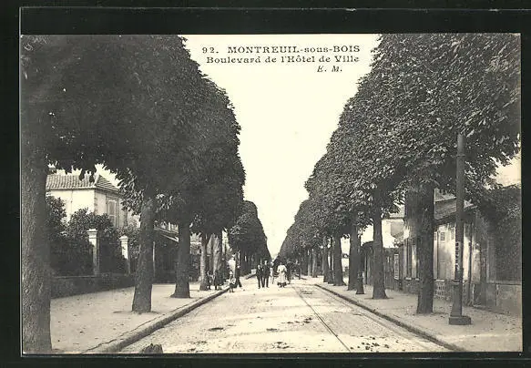 CPA Montreuil-sous-Bois, Boulevard de l´Hotel de Ville