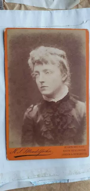 Antique cabinet card real photo a nice woman from London 1880s Mendelssohn