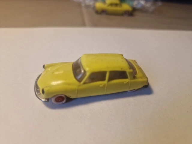 1/48 clement gaget CLE n° 23 voiture plastique Citroen DS