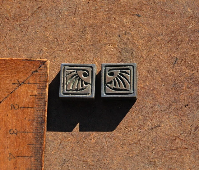2x Messingornament Zierornament Messing Buchbinden Prägen Ornament Art Deco rar*