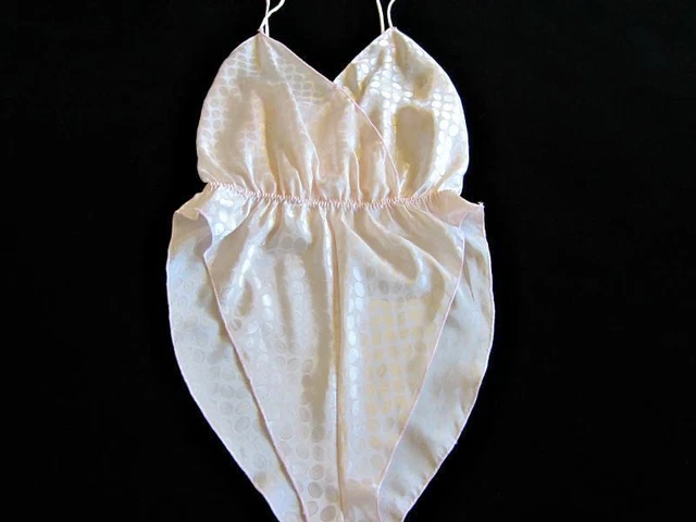 Lingerie sexy vintage Apostrophe Teddy M slinky taglio di pregiudizi rosa raso