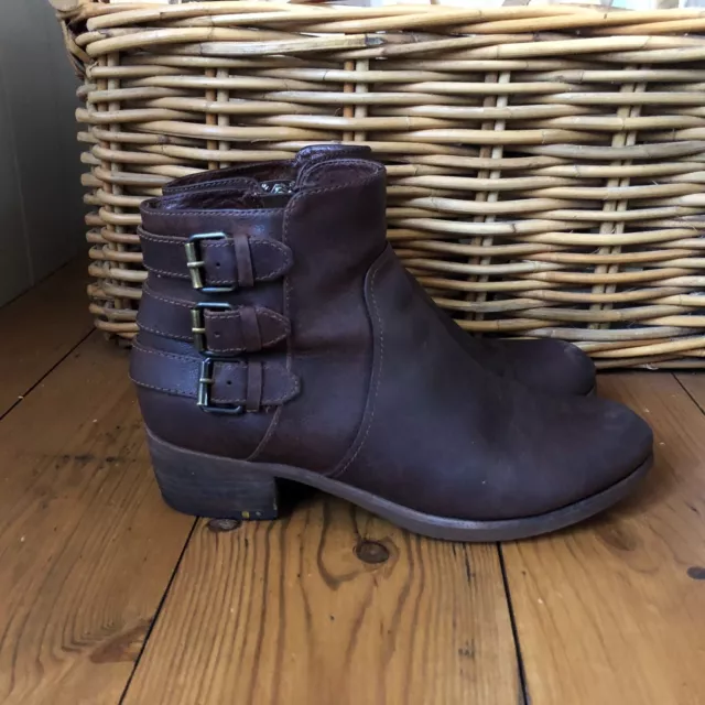 Ugg Ankle Boots Leather Brown UK 6.5 EU 39 US 8 Block Heel Zip Up Buckles Womens