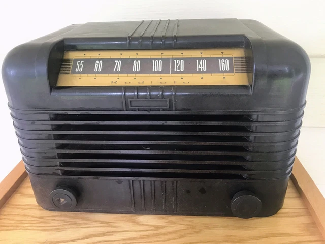 Vintage 1940’s Motorola Bakelite AM Tube Radio