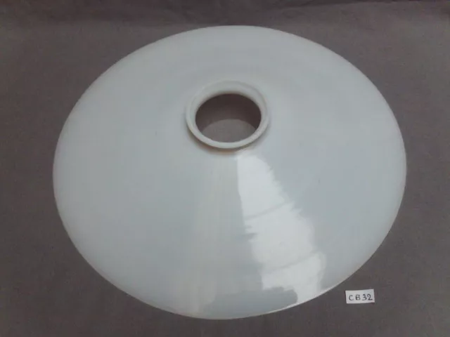 abat jour ancien en opaline blanche , Ø 25,9 cm, à collerette (CB32)