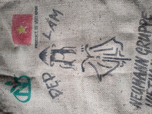 Sac En Toile De Jute Avec Café. | Vecteur Premium