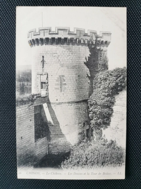 CPA 37 CHINON - Le Château - Les Douves et la Tour de Boissy