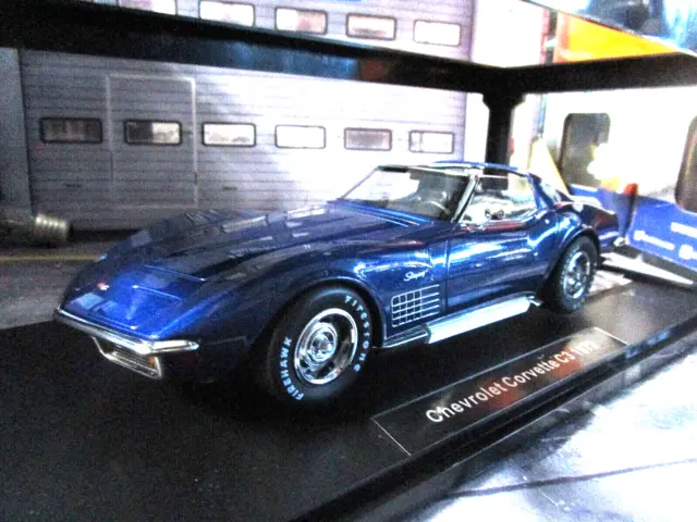 CHEVROLET Corvette C3 Stingray T-Roof 1972 MKI blau blue 181222 KK Metall 1:18