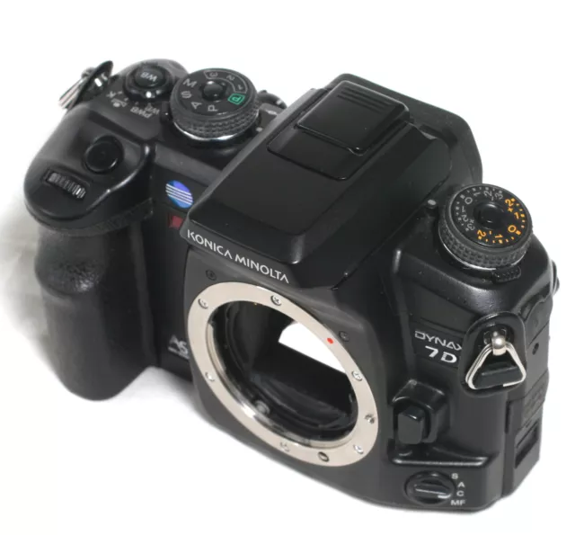 Konica Minolta MAXXUM 7D 6.1MP Digital SLR Camera - Black (Body Only)