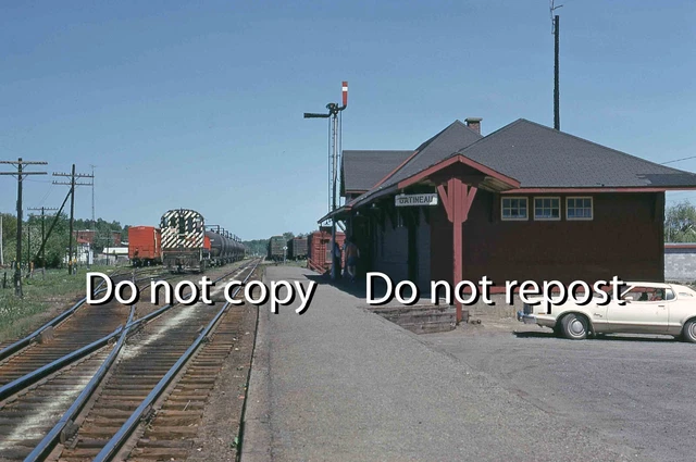 Original slide KODACHROME CP 8022 RS23 w train Gatineau QC