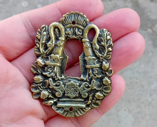2 Entrées De Serrure En Laiton Style Empire Avec Décor Cygne - 3,8 X 6 Cm - Occasion Bon état
