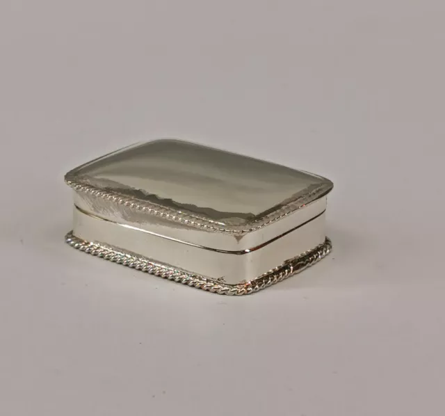 9927760 925er Silber Miniatur Pillendose rechteckig Kordelreliefrand 3,8x3x1,5cm