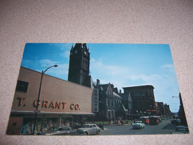 1950s MAIN STREET SCENE, WT GRANTS STORE, DOWNTOWN HOLYOKE MA. VTG POSTCARD