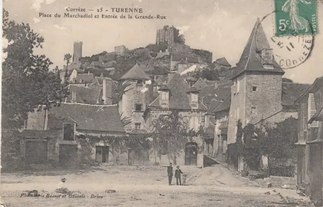 Carte postale - Turenne - Place du Marchadiol et Entrée de la Grande-Rue