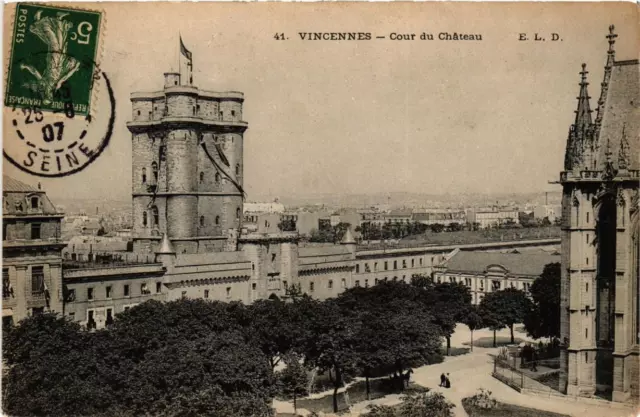 CPA AK VINCENNES Cour du Chateau (672220)
