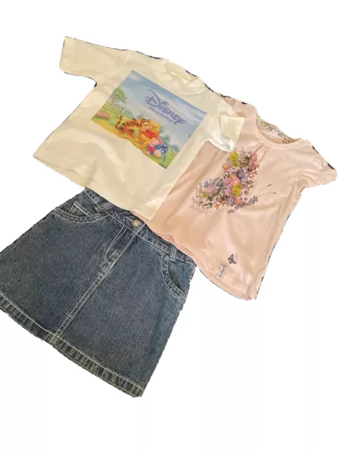 Small Bundle - 2x T-SHIRT NEXT/POOH BEAR ETÀ 5-6 Y, + gonna in denim diamante F&F in perfette condizioni