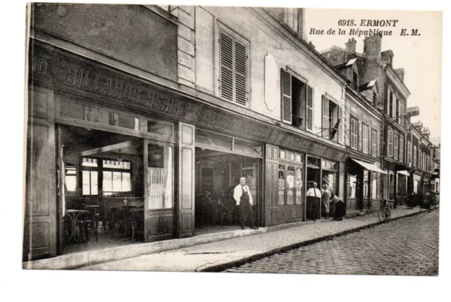 Cpa 95 Ermont. Billards HENIN au Café du Marché, Rue de la République. Animée. D