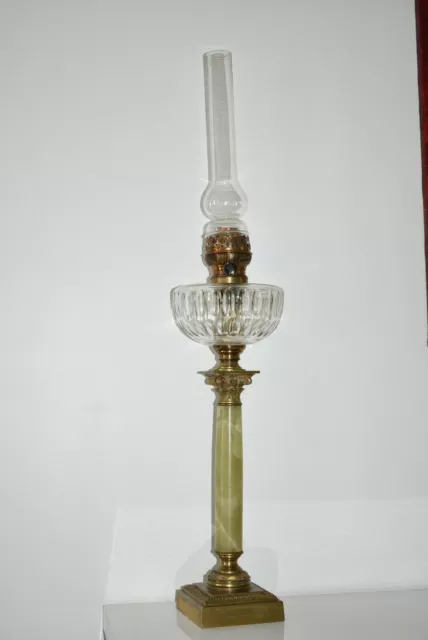 Magnifique lampe a pétrole ancienne. 84cm