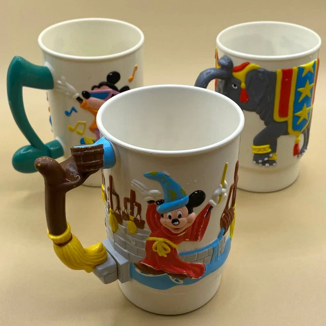 VTG RINGLING BROS. AND BARNUM & BAILEY, Disney's World On Ice Plastic Cups (2)