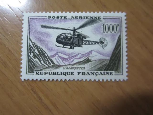 Beau Timbre De Poste Aerienne De France  N° 37  Neuf Avec Charniere  Alouette