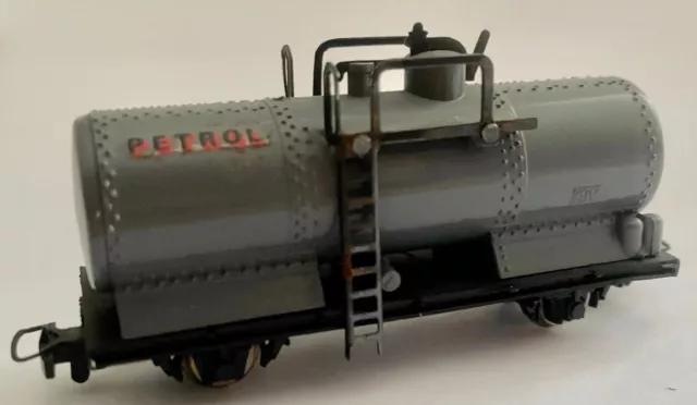 Egger Bahn Tankwagen 2308 mit spezial Aufschrift "Petrol" HOe