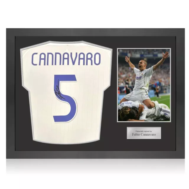 Maglia del Real Madrid 2007 autografata da Fabio Cannavaro. Cornice dell'icona