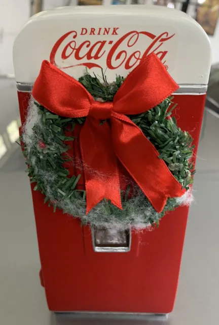 Vintage Coca Cola Mini 8” Vending Machine Christmas Decoration w/Wreath🔥🔥🔥