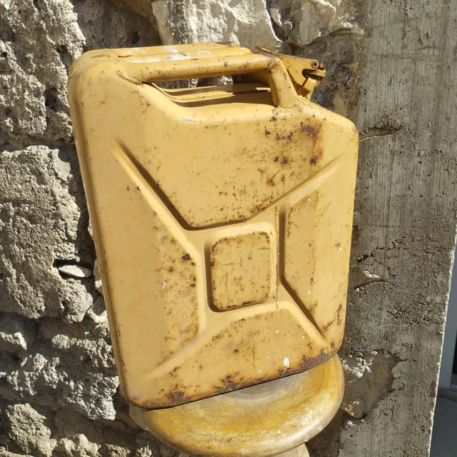 ANCIEN JERRYCAN TYPE militaire à déterminer sans marquage couleur sable ...