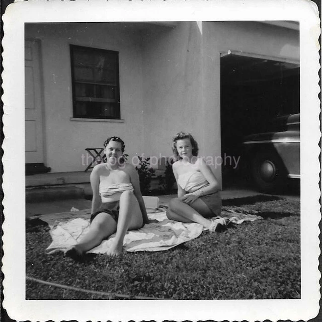 MID CENTURY WOMEN Vintage FOUND PHOTOGRAPH bw Original Snapshot JD 19 34 X