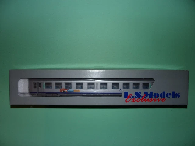 LS MODELS voiture voyageurs 2ième classe USI vert 14005