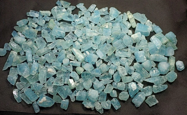 Cristalli di gemme acquamarina (830 g) con bel colore @Afghanistan