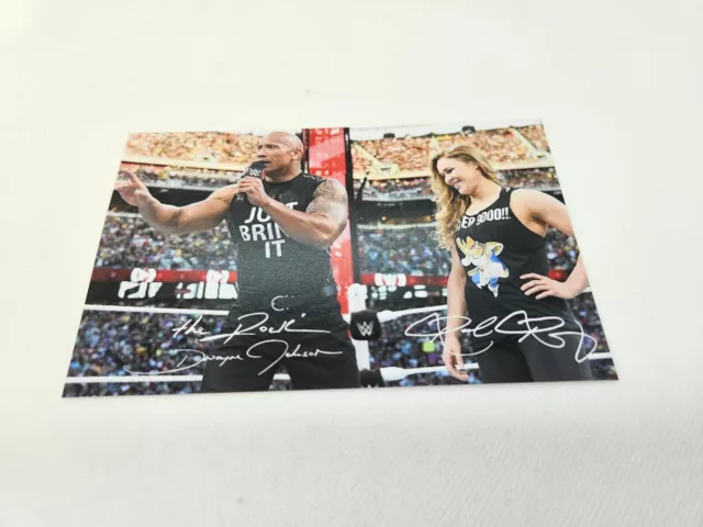 RONDA ROUSEY / THE ROCK WWE WRESTLING Repro-Autogramm - ca. 10x16 - (400)