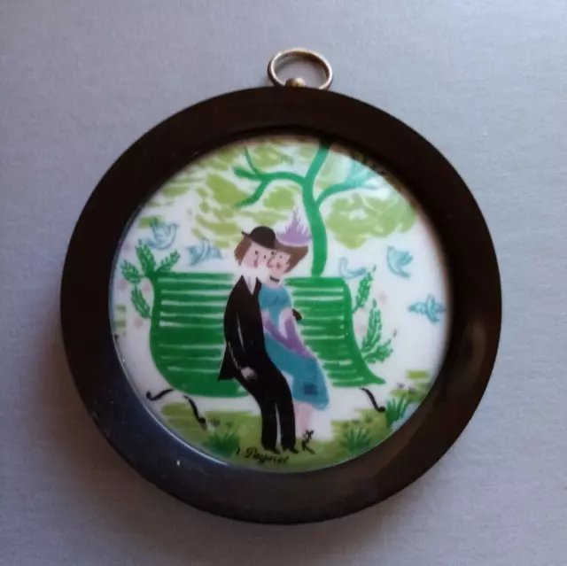 R. Peynet Miniature sur porcelaine "couple d'amoureux sur un banc public"