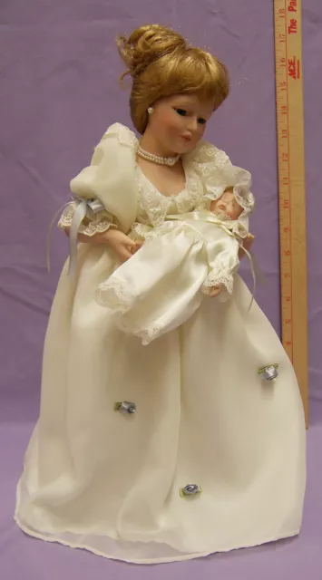 Avon Porcelain Doll Dolls Mother & Child 2000 White Gown Display Stand & Case