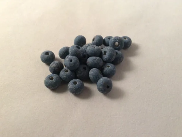 25 x application perles d'argile polymère bleu/blanc faites main 6 mm(h) x 8,5 mm(l), trou 1,2-1,8