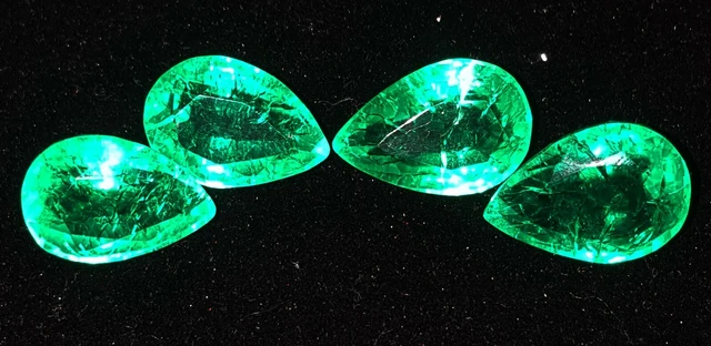Lot De 4 émeraudes Vertes Naturelles Taillées - Certifiées GIL - Taille Trillion - Pour Joaillerie Ou Collection