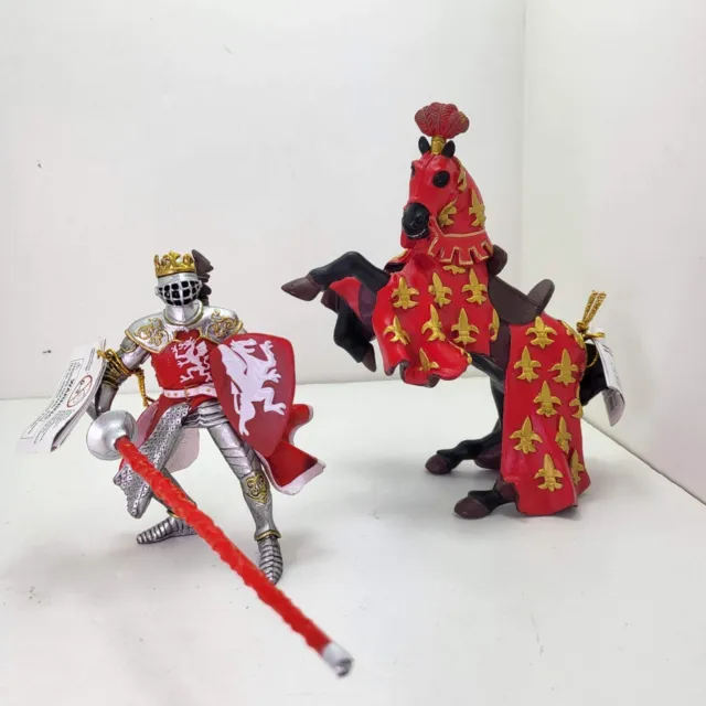 PAPO Medieval Era Red And White Dragon King Knight + Horse Red, GOLD FLEUR D'LIS