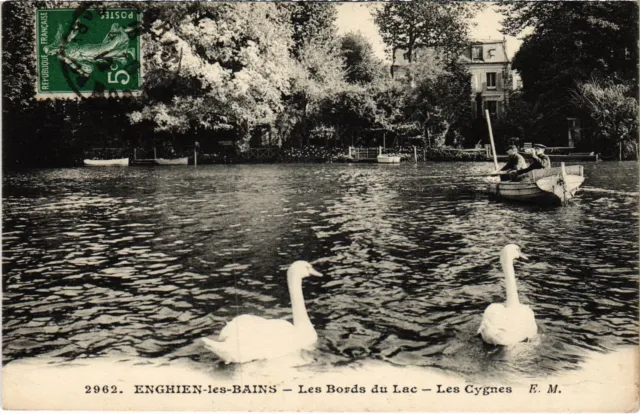 CPA Enghien les Bains Les Bords du Lac, Les Cygnes FRANCE (1330613)