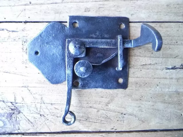 Ancienne serrure clenche à ressort en fer forgé,ferrure heurtoir penture crochet